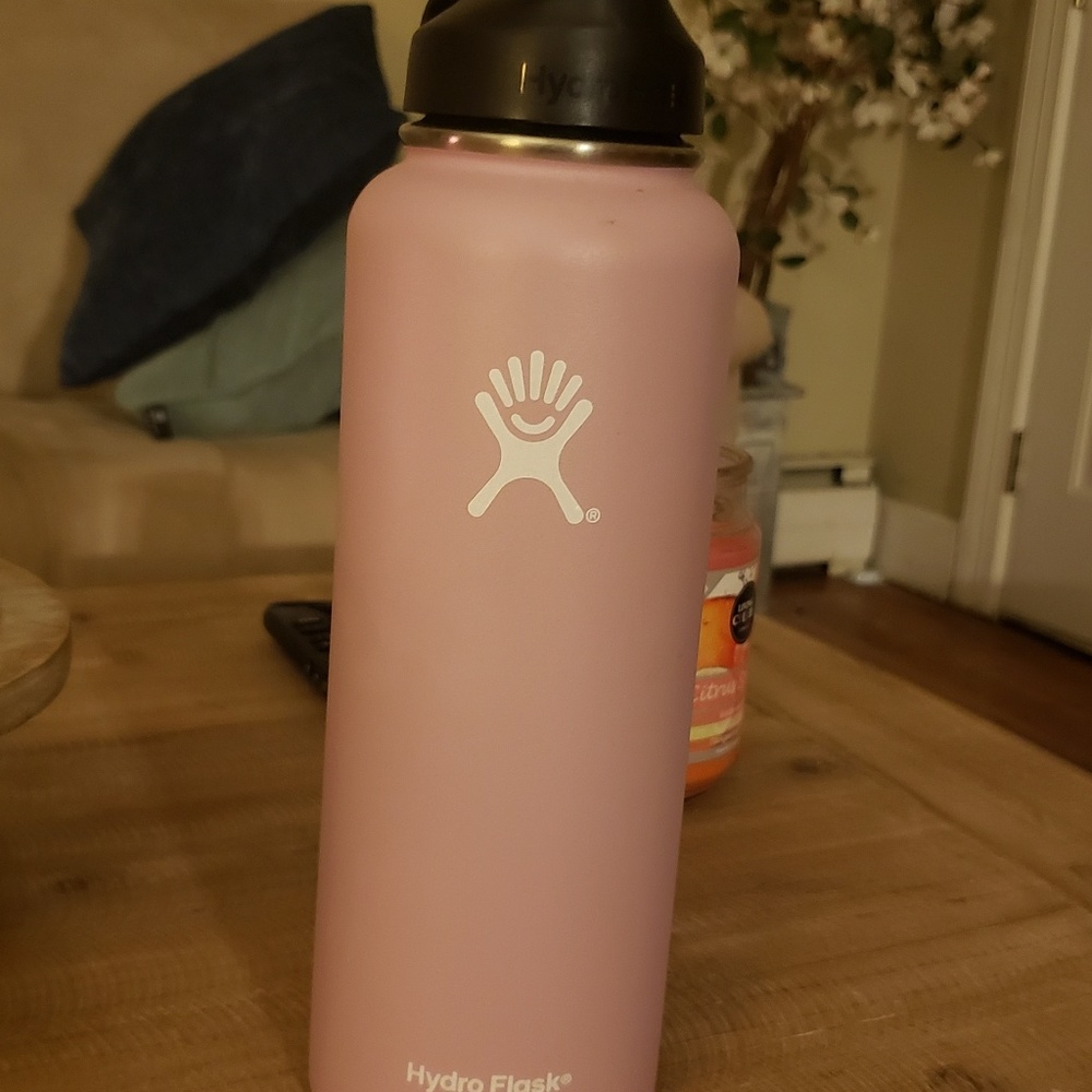 Hydro Flask water bottle.  40 oz.  Lavender color.